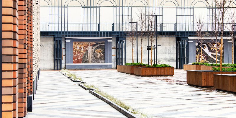 Новую зону отдыха у станции метро «Динамо» украсили отреставрированные мозаичные панно 1960-х годов