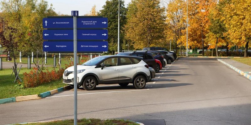 Новая разметка и понятная навигация: какими стали парковки при четырех столичных больницах