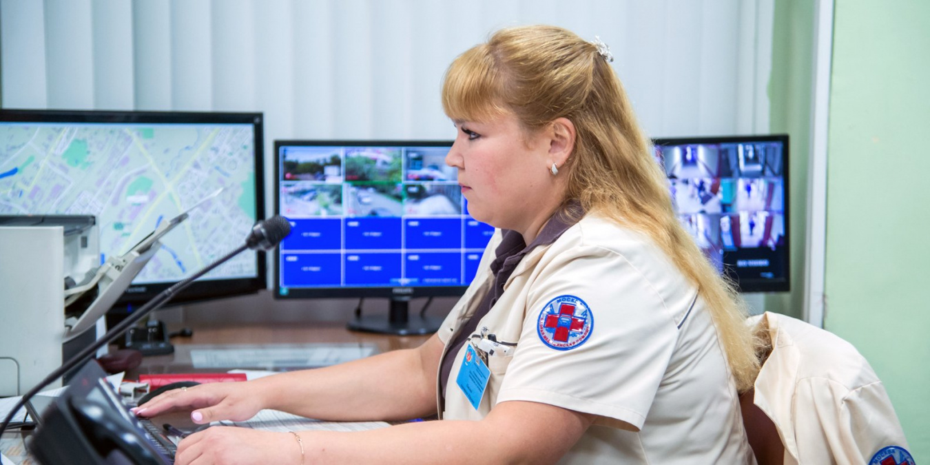 Счет на секунды: как работают диспетчеры скорой помощи
