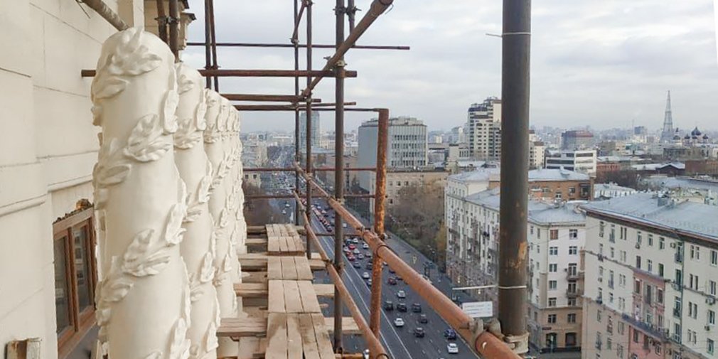 Южные ворота Москвы: как реставрируют скульптуры на Ленинском проспекте