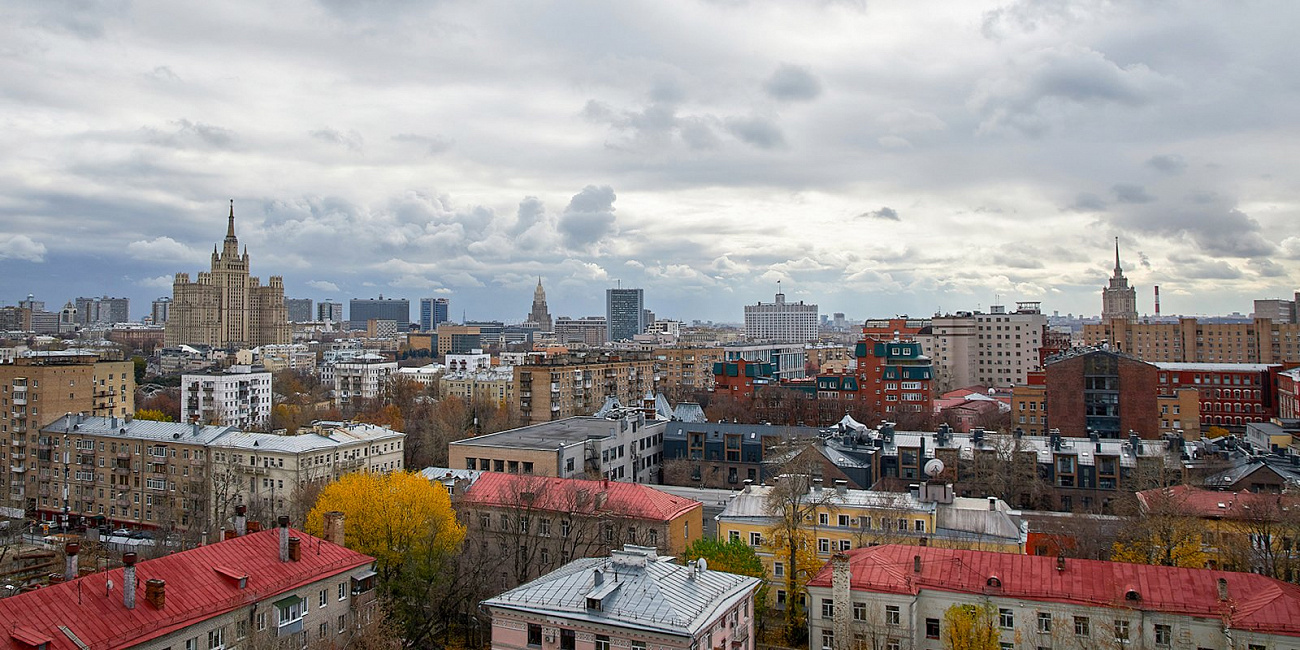 Екатеринбург 2000. Крыша на Московской Кызыл. Какие крыши у московских домов. Фото с крыши Московская 195 Екатеринбург 2000.